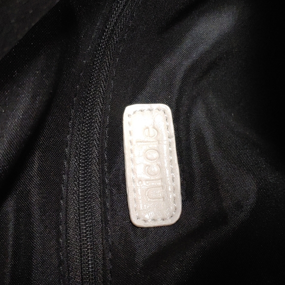 Nicole Miller 🆕 Shiny Leather Shoulder Bag - Picture 13 of 17